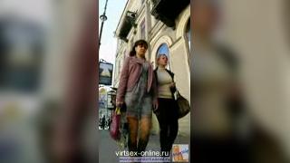 Заглядываем девушкам под юбки в метро!! (73)